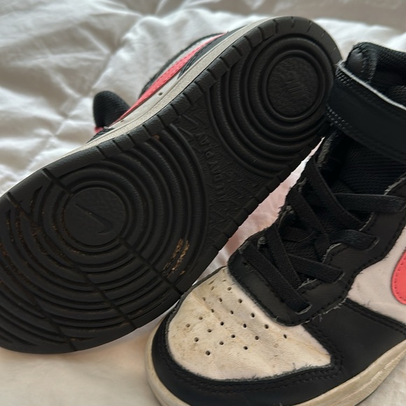 Girls Nike. Size 11 good condition - Picture 2 of 2